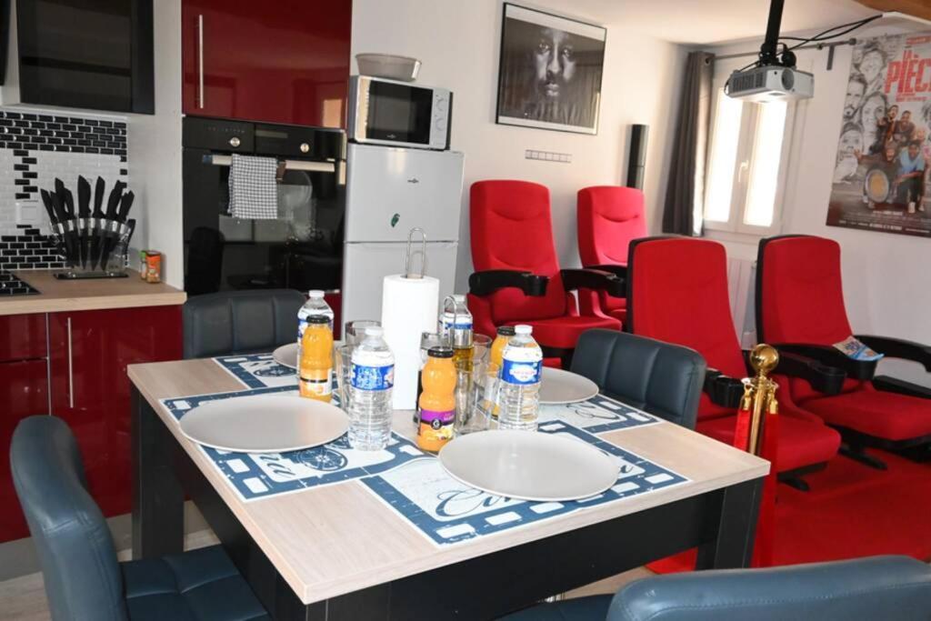 Cinema Appartement 10Mn Aeroport Roissy Cdg Villeneuve-sous-Dammartin Buitenkant foto