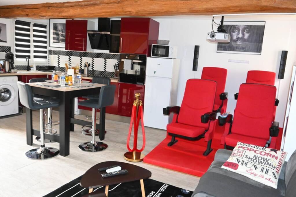 Cinema Appartement 10Mn Aeroport Roissy Cdg Villeneuve-sous-Dammartin Buitenkant foto